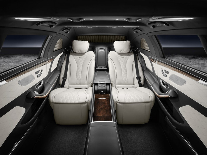 Ngoài ra, Mercedes-Benz S600 Pullman Guard trang bị động cơ V12 có dung tích 5.513 cc và công suất đầu ra 517 mã lực cùng mô-men xoắn cực đại 830 Nm, có thể đạt tốc độ tối đa lên tới 210 km/h. Ảnh: BI.