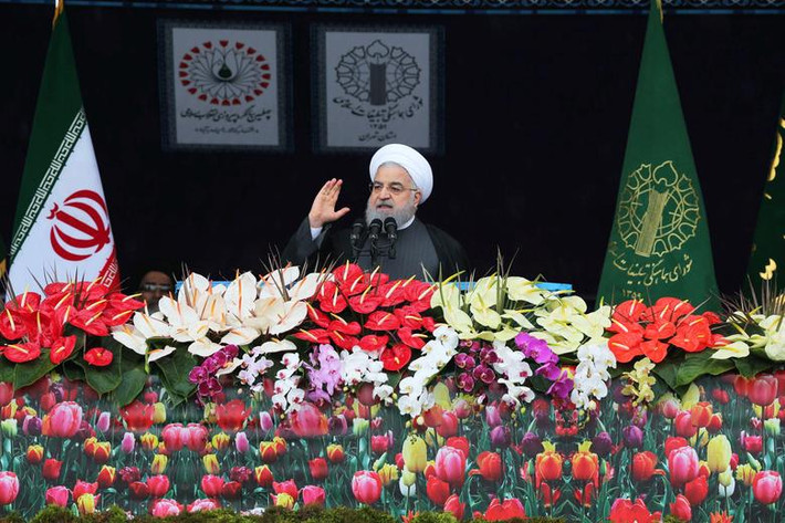 Trong lễ kỷ niệm, Tổng thống Iran Hassan Rouhani cam kết sẽ đưa đất nước vượt qua những nỗ lực cô lập của Mỹ. "Chúng ta sẽ không để nước Mỹ trở thành kẻ chiến thắng. Nhân dân Iran đã và sẽ gặp một số khó khăn về kinh tế nhưng chúng ta sẽ khắc phục các vấn đề bằng cách giúp đỡ lẫn nhau", Tổng thống Rouhani phát biểu.