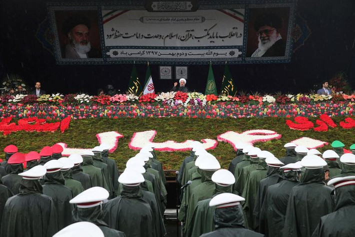 Tổng thống Iran Hassan Rouhani phát biểu trước đông đảo người dân trong buổi lễ kỷ niệm. Mời độc giả xem thêm video: Những thách thức chờ đợi Tổng thống Iran Rouhani (Nguồn: VTC14)