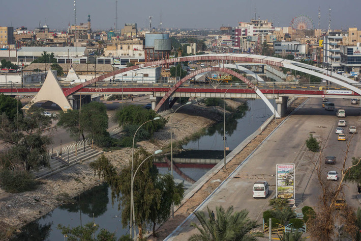 Một trong những con kênh của sông Shatt al-Arab trong thành phố Basra.