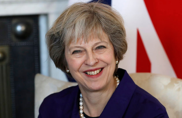Thủ tướng Anh Theresa May chúc một năm tốt lành với người dân Châu Á cũng như bày tỏ hy vọng vào năm mới 2018. Ảnh: HP.