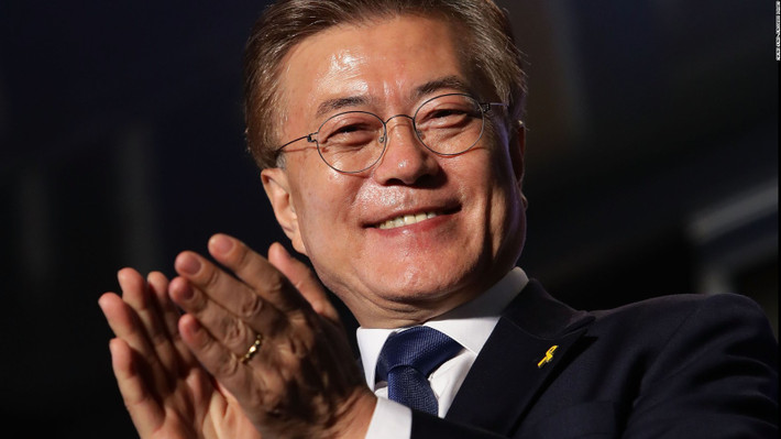 Tổng thống Hàn Quốc Moon Jae-in (ảnh), Tổng thống Pháp Emmanuel Macron và Thủ tướng Đức Angela Merkel,...cũng đã gửi lời chúc Tết năm 2018 đến toàn thể người dân Châu Á trên thế giới sức khỏe, bình an và thịnh vượng. Ảnh: CNN.
