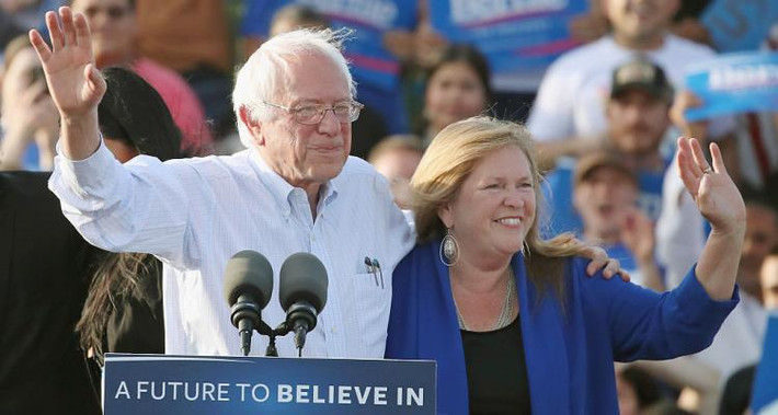 Về đời tư, Thượng nghị sĩ Sanders đã hai lần kết hôn. Người vợ hiện tại của ông là bà Jane O'Meara Sanders. Ảnh: ETN.