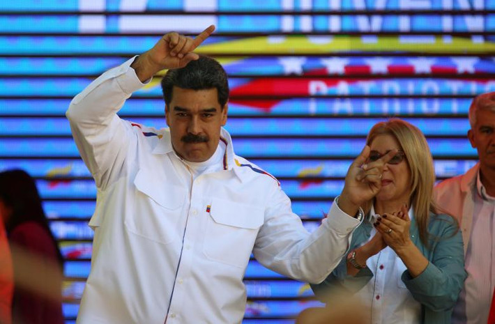Cùng ngày, đương kim Tổng thống Venezuela Nicolas Maduro cũng tham dự cuộc tuần hành ủng hộ chính phủ của ông ở thủ đô Caracas.
