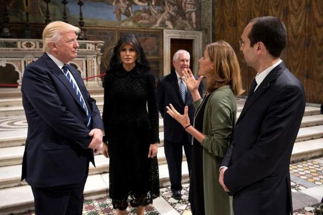 Tổng thống Trump và Đệ nhất phu nhân Melania trong chuyến thăm Vatican ngày 24/5/2017. Ảnh: Reuters.
