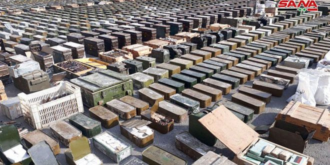 Còn tại Damascus, Quân đội Syria mới đây phát hiện và tịch thu một lượng lớn vũ khí mà các tay súng phiến quân bỏ lại từ năm 2018. Ảnh: AMN.