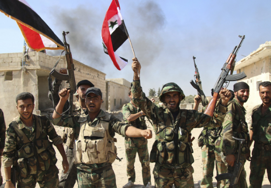 “Quân đội Syria đã tịch thu một lượng lớn vũ khí mà các tay súng phiến quân bỏ lại ở vùng nông thôn Damascus. Được biết, số vũ khí này do Mỹ và Israel sản xuất”, AMN đưa tin. Ảnh: AMN.