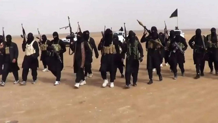 Mặc dù Mỹ tuyên bố phiến quân IS gần như đã bị đánh bại tại Syria, nhưng trên thực tế khoảng 1.500 đến 3.000 tay súng vẫn hiện diện trong khu Badiya al-Sham. Ảnh: Sott.