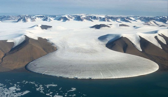 Trạm nghiên cứu North Ice của Anh ở Greenland đứng ở vị trí thứ 5 trong danh sách những địa điểm lạnh nhất thế giới. Nhiệt độ thấp nhất từng được ghi nhận ở trạm nghiên cứu này là -66 độ C.