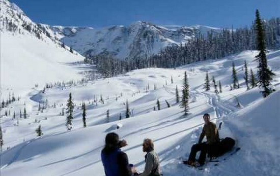 Nằm ở độ cao 1.700 mét so với mực nước biển, Rogers Pass ở Montana, Mỹ, là nơi lạnh thứ hai ở nước Mỹ. Nhiệt độ thấp nhất từng được ghi nhận tại Rogers Pass là -57 độ C vào ngày 20/1/1954. Mời độc giả xem thêm video: Ghé thăm ngôi làng ở "tận cùng Trái đất" (Nguồn: VTC14)