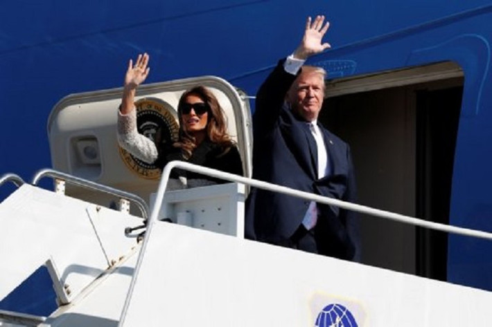 Đệ nhất phu nhân Mỹ Melania đã tháp tùng ông Trump tới thăm Nhật Bản, Hàn Quốc và Trung Quốc. Ngày 10/11/2017, Tổng thống Trump tới Đà Nẵng dự Tuần lễ Cấp cao APEC 2017 và thăm chính thức Việt Nam. Tuy nhiên khi đó, Đệ nhất phu nhân Melania đã không đi cùng ông Trump mà quay trở về Mỹ. Và sau lần đầu "lỡ hẹn" đến Việt Nam, dư luận cho rằng, bà Melania có thể sẽ tháp tùng ông Trump trong chuyến đi tới Hà Nội để dự thượng đỉnh Mỹ-Triều sắp tới. Ảnh: Reuters.