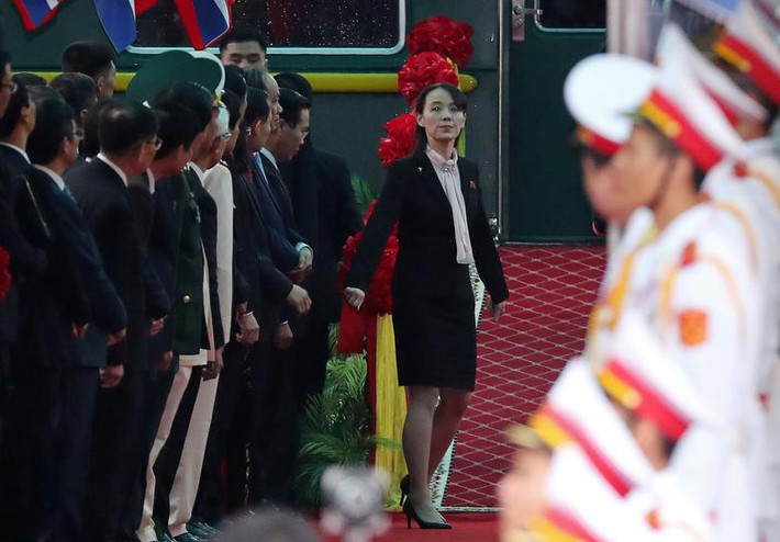 Sáng 26/2, Chủ tịch Kim Jong-un đã tới Việt Nam để chuẩn bị cho cuộc gặp Thượng đỉnh Mỹ-Triều lần 2 vào ngày 27-28/2. Trong đoàn tháp tùng nhà lãnh đạo Triều Tiên có em gái của ông, bà Kim Yo Jong. Ảnh: Reuters.
