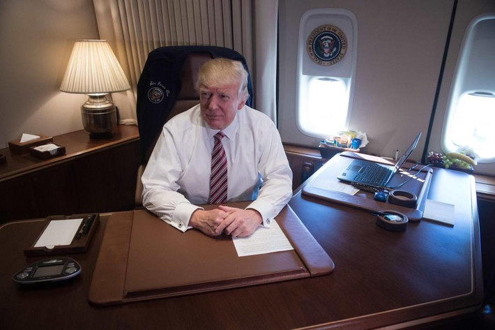 Được biết, mọi hoạt động của chuyên cơ Air Force One ở nước ngoài đều được giám sát chặt chẽ bởi Bộ chỉ huy Phòng thủ Không gian Bắc Mỹ (NORAD). Ảnh: BG.
