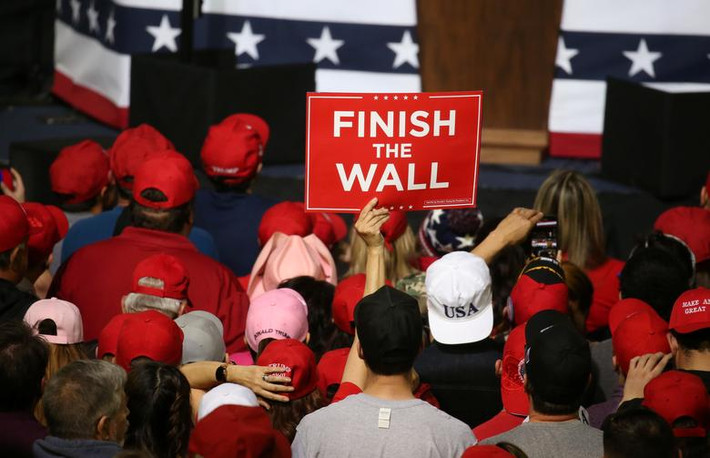Hàng ngàn cử tri ủng hộ đã có mặt để lắng nghe bài phát biểu của ông Trump.