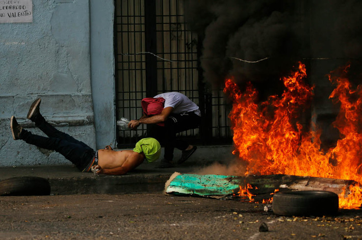 Tuyên bố của ông Maduro được đưa ra sau khi Colombia hỗ trợ phe đối lập ở Venezuela đưa viện trợ nhân đạo vào nước này.