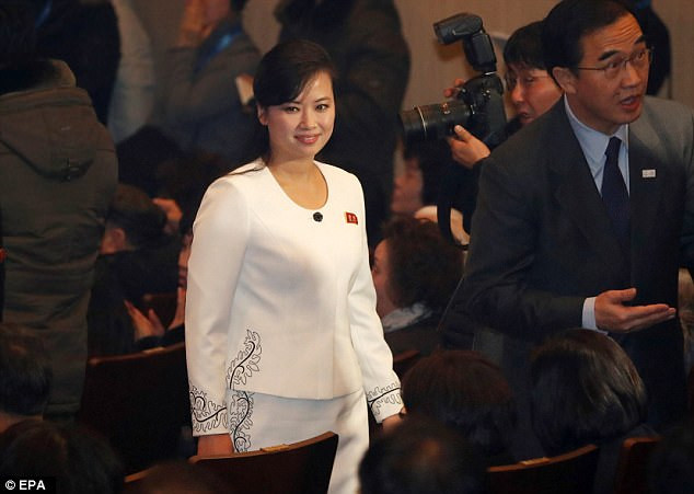 Bà Hyon Song Wol cũng nằm trong phái đoàn tháp tùng Chủ tịch Triều Tiên Kim Jong-un đến Singapore dự Thượng đỉnh Mỹ-Triều lần 1 vào tháng 6/2018. Ảnh: EPA.