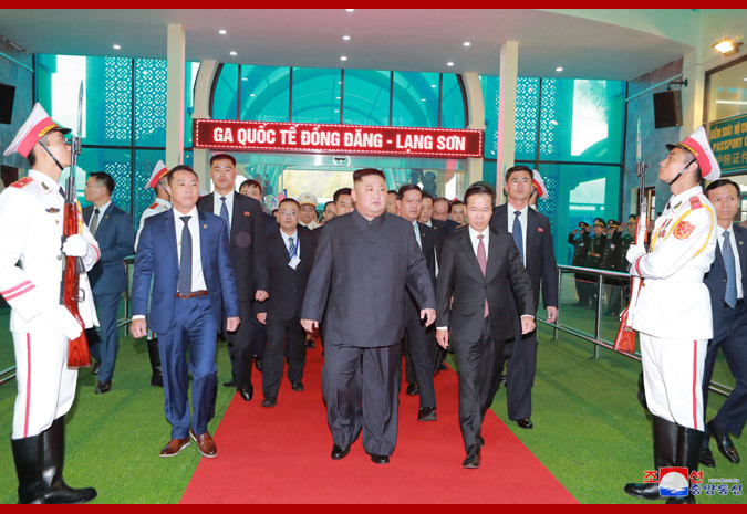 Ga Đồng Đăng trải thảm đỏ đón Chủ tịch Triều Tiên Kim Jong-un ngày 26/2.
