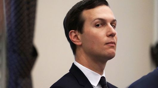 Trong khi đó, chồng cô, Jared Kushner, sinh ngày 10/1/1981 là một nhà đầu tư bất động sản, nhà phát triển và nhà xuất bản người Mỹ. Ảnh: CNBC.