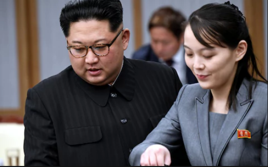 Sáng 24/2, hãng thông tấn trung ương Triều Tiên (KCNA) xác nhận nhà lãnh đạo Kim Jong-un đã lên tàu hỏa từ chiều 23/2 để đến Việt Nam dự Thượng đỉnh Mỹ-Triều vào ngày 27-28/2 tới. Tháp tùng ông Kim trong chuyến đi lần này có bà Kim Yo Jong, em gái của nhà lãnh đạo Triều Tiên, cùng nhiều quan chức cấp cao khác. Ảnh: Telegraph.