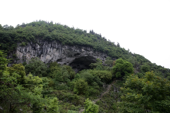 Nằm sâu trong những ngọn đồi karst ở phía tây nam Trung Quốc, Zhongdong là ngôi làng trong hang động đặc biệt ở tỉnh Quý Châu. Ảnh: SCMP.