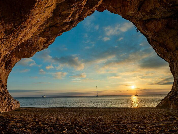 Bãi biển Cala Luna, Nuoro, Italy.