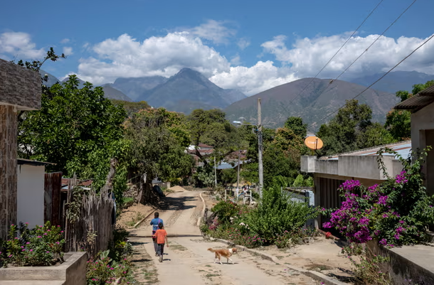 "Tội ác này sẽ không thoát khỏi sự trừng phạt. Ở Santa Marta, tội phạm không có chỗ đứng. Chúng ta sẽ truy đuổi chúng cho đến khi chúng bị đưa ra trước công lý", Thị trưởng Santa Marta nhấn mạnh. Ảnh: Nadège Mazars.