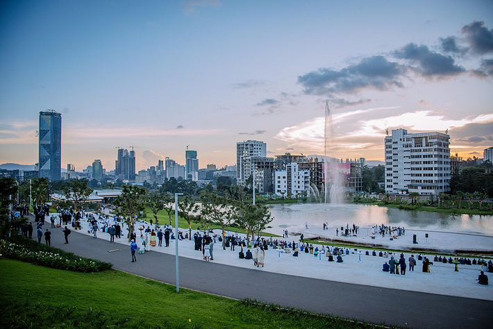 Addis Ababa (Ethiopia) là thủ đô cao nhất ở Châu Phi và là thủ đô cao thứ tư trên thế giới, với độ cao 2.355 mét so với mực nước biển. Tên của thành phố này có nghĩa là "Bông hoa mới" trong tiếng Amharic. Đây cũng là nơi đặt trụ sở của Liên minh Châu Phi. Ảnh: Wikipedia.