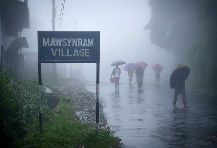 Mawsynram ở Ấn Độ là "nơi ẩm ướt nhất trên Trái Đất" với lượng mưa hàng năm là 11.873 mm.