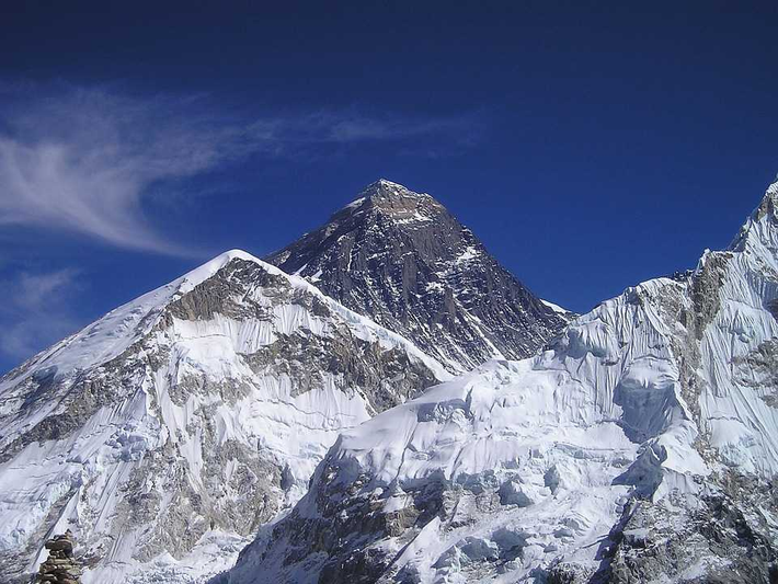 Dãy núi Himalaya có 9 trong số 10 đỉnh núi cao nhất thế giới, phần lớn trong số đó nằm ở đất nước Ấn Độ.