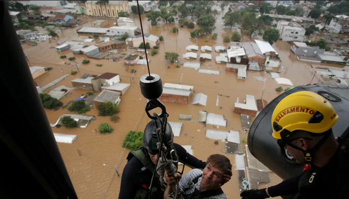 Reuters đưa tin, hơn 130 người vẫn mất tích vì mưa lũ ở miền nam Brazil những ngày qua. Những hình ảnh được truyền thông đăng tải cho thấy nhiều khu vực ở Brazil chìm trong biển nước vì ngập lụt nghiêm trọng. (Nguồn video: Reuters)