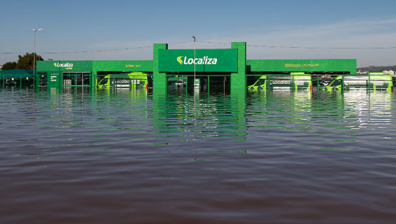 Cơ sở cho thuê ô tô bị ngập ở Porto Alegre.