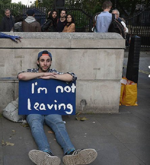Ngày 23/6, người dân Anh đi bỏ phiếu trong cuộc trưng cầu dân ý ở Anh về Brexit (Anh rời EU). Kết quả, phe rời EU đã giành chiến thắng.