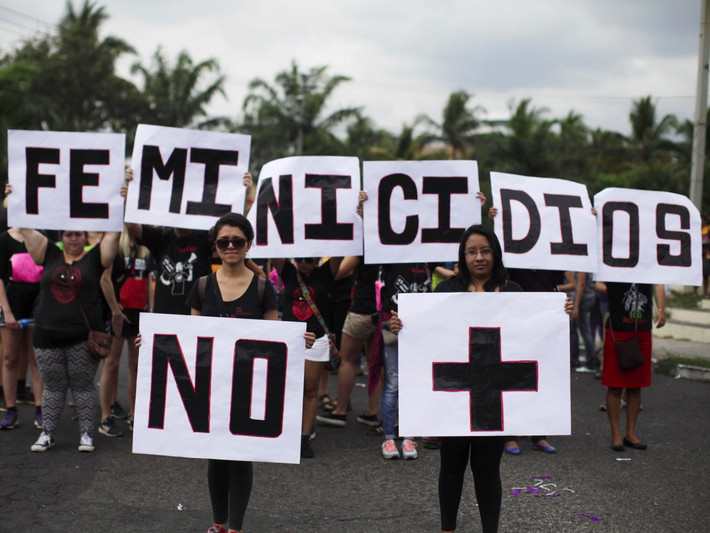 El Salvador nghiêm cấm hoàn toàn việc nạo phá thai. Tại quốc gia Trung Mỹ này, nạo phá thái trong bất kỳ hoàn cảnh nào, dù thai nhi đe dọa tính mạng người mẹ, cũng bị coi là vi phạm pháp luật.