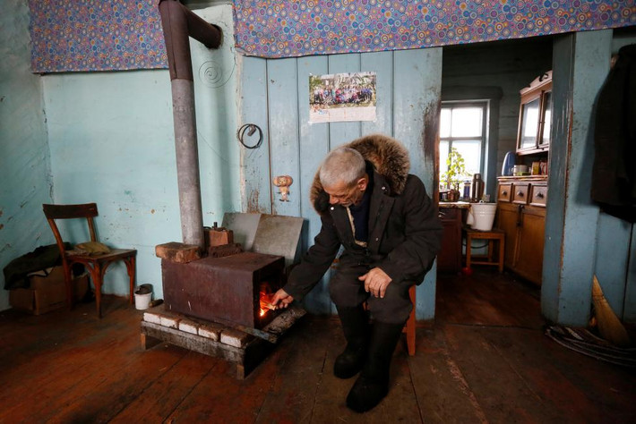 Không gian bên trong ngôi nhà của ông Mikhail ở làng Mikhailovka, vùng Krasnoyarsk.
