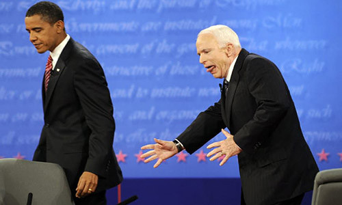 Một bức ảnh hài hước chắc chắn Thượng nghị sĩ Mỹ John McCain không bao giờ muốn nhìn lại. Khoảnh khắc được chụp trong một cuộc tranh luận giữa ông Barack Obama và Thượng nghị sĩ McCain nhiều năm trước.