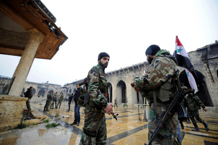 Các binh sĩ Syria tập trung trong nhà thờ Umayyad ngày 13/12.