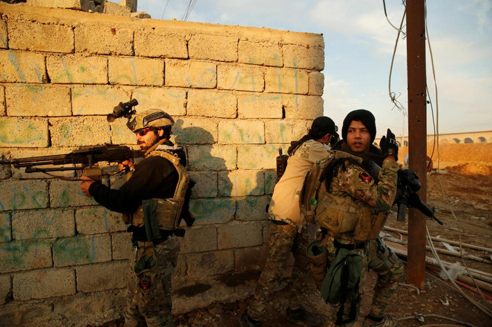 Hơn 5.000 binh sĩ và cảnh sát liên bang Iraq, được tái triển khai tới các khu vực ngoại ô phía nam thành phố Mosul trước đó, đã tiến vào 6 quận ở đông nam Mosul.