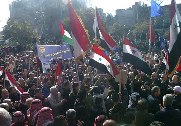 Quốc kỳ Syria tung bay trong ngày vui chiến thắng.