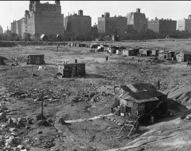 Phần lớn Công viên Trung tâm biến thành “khu ổ chuột” Hooverville cho những người nghèo khổ. Ảnh chụp hồi năm 1933.