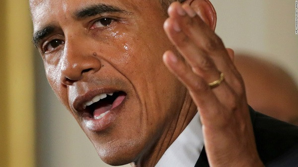 Tổng thống Barack Obama rơi nước mắt khi nói về các nạn nhân vụ xả súng tại trường Sandy Hook trong cuộc họp báo tại Nhà Trắng hôm 5/1/2016.