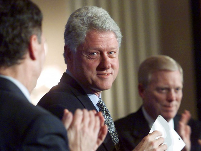 Và ông Clinton chuẩn bị đọc bài phát biểu vào cuối nhiệm kỳ năm 2000.