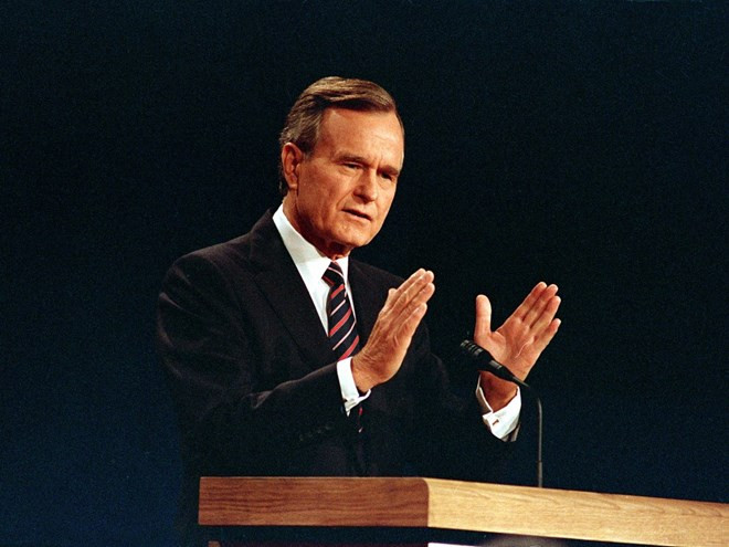 Tổng thống George Bush "cha" trong một cuộc tranh luận bầu cử năm 1988.
