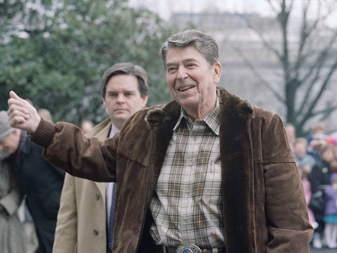 Và ông Reagan sau 8 năm, vào năm 1989.