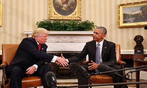 Tổng thống tân cử Donald Trump bắt tay Tổng thống sắp mãn nhiệm Barack Obama trong cuộc gặp tại Nhà Trắng ngày 10/11/2016.
