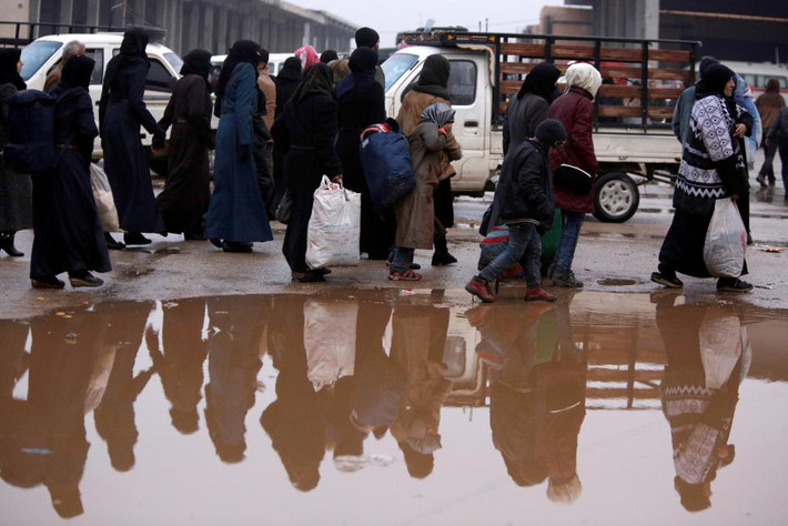 Một nguồn tin quân sự cho hay, quân đội Syria và các lực lượng đồng minh đã lên kế hoạch giải phóng hoàn toàn Đông Aleppo trước ngày 20/1/2017. Các cuộc đụng độ dữ dội tại Aleppo đã khiến nhiều người dân phải rời bỏ nhà cửa đi lánh nạn.
