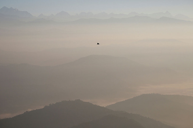 Thung lũng Nagarkot ở Nepal “giấu mình” trong lớp sương mù dày đặc.