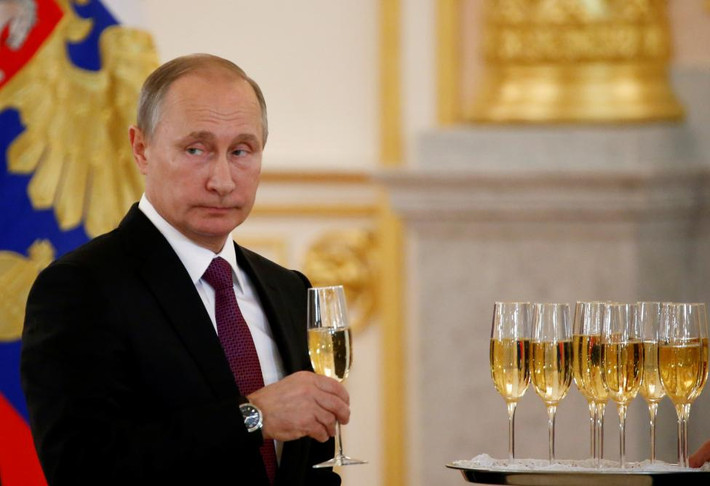 Tổng thống Nga Vladimir Putin đứng đầu trong danh sách những nhân vật quyền lực nhất thế giới hiện nay, theo xếp hạng mới nhất của Forbes.