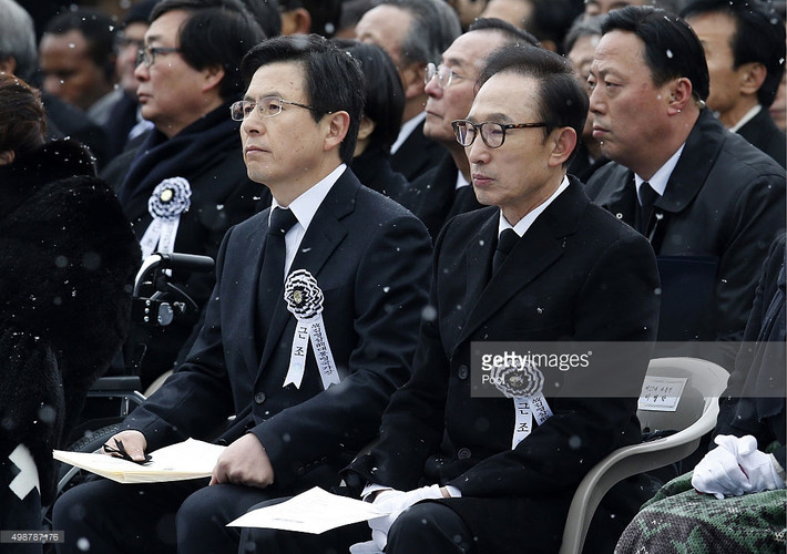 Ông Hwang Kyo-ahn dự lễ tang của cố Tổng thống Hàn Quốc Kim Young-Sam ở thủ đô Seoul ngày 26/11/2015. Cố Tổng thống Hàn Quốc Kim Young-Sam qua đời vào ngày 22/11/2015, hưởng thọ 87 tuổi. Ảnh: Getty Images.
