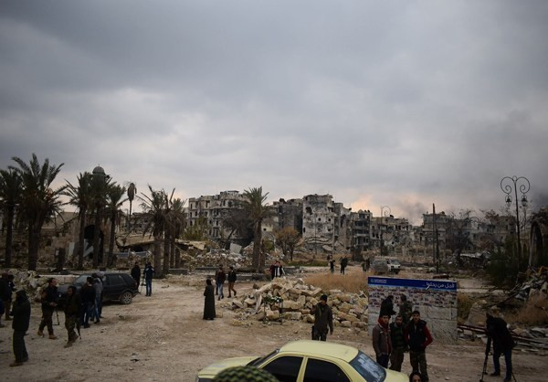 Ngày 22/12, quân đội Syria tuyên bố giải phóng hoàn toàn thành phố Aleppo khi các tay súng nổi dậy cuối cùng đã rời khỏi Đông Aleppo.