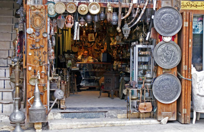 Một cửa hàng bán đồ cổ ở khu al-Jdeideh, thành phố Aleppo, ngày 12/12/2009.